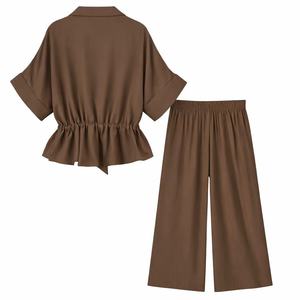 Completo da donna personalizzabile in puro <span class=keywords><strong>lino</strong></span> <span class=keywords><strong>marrone</strong></span>: Top a mezza zip con peplum e <span class=keywords><strong>pantaloni</strong></span> a gamba larga con cintura annodabile - Product Image 2