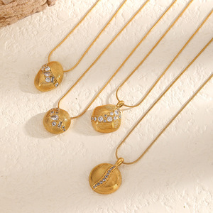Joyería para Mujer, Estilo Deportivo, Colgante de Diamantes, Collar de Acero Inoxidable, Elegante y Versátil, Chapado en Oro de 18k de Alta Gama - Product Image 1