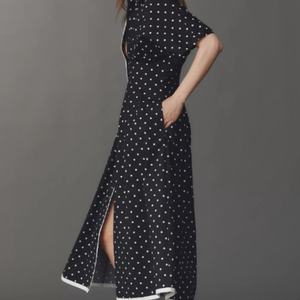 Vestido Camisero Casual Tobie Bohemio de Línea A, Largo Maxi de Verano con Decoración de Encaje Calado, Tejido No Tejido Ecológico y Lavable - Product Image 1