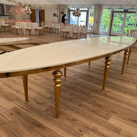 Table de banquet ovale blanche avec cadre en acier inoxydable doré et pieds coniques pour hôtel, fête, réception, banquet