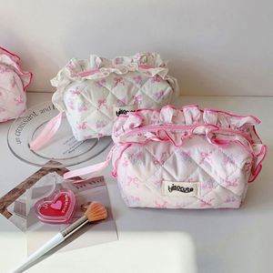 Pochette élégante rose à nœud et fermeture éclair, pochette mignonne, trousse de toilette de voyage, sac de rangement pour articles menstruels, sac de maquillage matelassé pour femmes et filles - Product Image 3