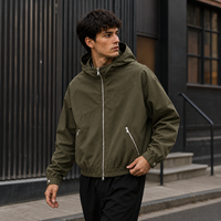 Veste pour homme avec logo personnalisé, en nylon, à capuche, fermeture éclair, poches à fermeture éclair angulaires, ourlet élastique, légère, décontractée, pour les voyages et les activités de plein air