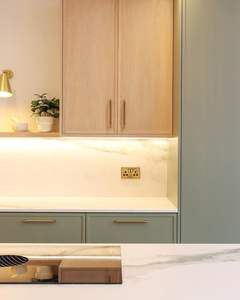 CBMMart Meubles de cuisine en bois massif au design moderne Armoires de cuisine minces de style shaker en chêne blanc - Product Image 3