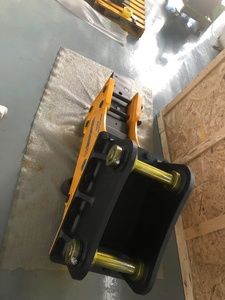 Brise-roche hydraulique latéral SOOSAN SB43 jaune avec moteur pour excavatrices et chargeuses-pelleteuses de 11 à 16 tonnes - Product Image 3