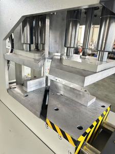 Machine à souder à double tête pour profilés PVC/UPVC de fenêtres et de portes - Product Image 5