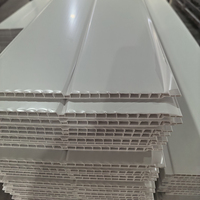 Paneles y Azulejos de Techo de PVC Modernos Blancos con Estampado en Caliente, Impermeables, Ignífugos e Insonorizantes para Decoración de Hoteles, Oficinas y Hogares