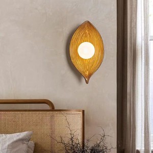 Lámpara de pared con forma de hoja, LED E27, color madera, pantalla de PVC para decoración de dormitorio y pasillo - Product Image 1