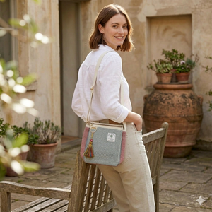 Bolso de hombro de lona estampado para mujer con cierre de cremallera y correa cruzada ajustable para compras y viajes diarios - Product Image 1
