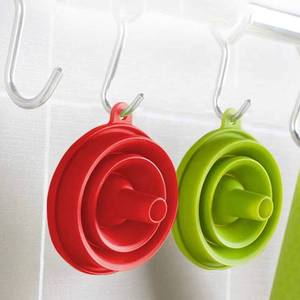 Entonnoir pliable en silicone de qualité alimentaire, écologique, facile à plier, design classique, pour le transfert d'eau, d'huile et de liquides - Product Image 4