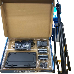 Kit de Lumière Vidéo LED Pro Professionnel 800 Couleurs Variables Alimenté par <span class=keywords><strong>Batterie</strong></span> avec Trépied de 2,1 M pour Éclairage Photographique - Product Image 1