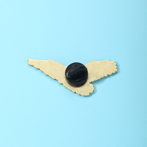 Fabricant OEM/ODM de broches métalliques, épinglettes émaillées, broches personnalisées pour chapeaux, badges de revers Aigle Majestueux, broches oiseaux de la faune et articles artisanaux en métal, vente en gros - Product Image 3