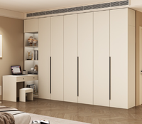 Placard de plain-pied pour chambre à coucher moderne personnalisé Systèmes de garde-robe équipée Caractéristiques de stockage Panneaux de bois Meubles de garde-robe de plain-pied Conception