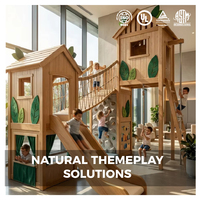 Structure de jeu d'aventure en bois style forêt avec pont de cordes, toboggan et maisonnette d'escalade pour centre d'activités intérieur pour enfants