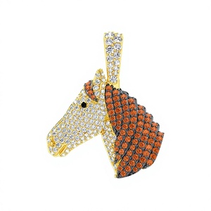 Elegante Collar de Oro Sólido de 10K con Dijes de Moissanita y Diamantes, Diseño de Cabeza de Caballo Personalizado, Regalo Exquisito - Product Image 1
