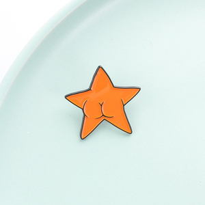 Épinglette émaillée étoile orange amusante avec motif de fesses, badge créatif de meme, broche étoile originale pour sacs à dos et vestes, humour mode - Product Image 3