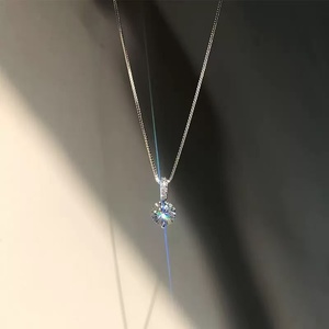 Collier pendentif boule de cristal en cuivre pour femme, chaîne fine, bijoux élégants et délicats pour tous les jours, fête ou cadeau - Product Image 1