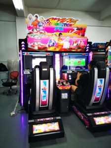 Two-player driving simulator HD display racing <b>game</b> Amusement park <b>game</b> <b>machine</b> Custom logo <b>arcade</b> <b>game</b> Coin operated simulator - Product Image 4