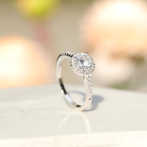 Bague <span class=keywords><strong>halo</strong></span> en moissanite ronde de 1,2 CT, clarté VVS1, approuvée <span class=keywords><strong>REACH</strong></span>, bijoux de luxe OLAN, argent sterling 925 pour femmes - Product Image 3