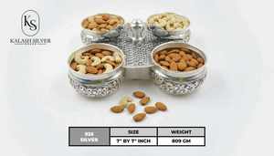 Ensemble Kumkum Haldi Chawal en argent pur avec quatre bols et une poignée centrale, article traditionnel artisanal pour le temple à domicile - Product Image 2