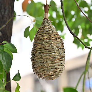 Nid d'oiseau en paille tissé à la main, forme irrégulière, ornement de jardin suspendu pour usage extérieur, taille moyenne - Product Image 4