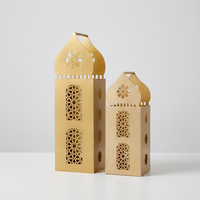 Lanternes en métal doré de forme mosquée marocaine, fabriquées à la main avec des découpes complexes, décoration d'intérieur pour le Ramadan