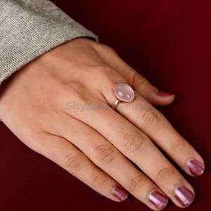 แหวนพลอยโรสควอตซ์รูปไข่ธรรมชาติสวยงาม เงินแท้ 925 ของขวัญวาเลนไทน์สุดหรู - Product Image 2