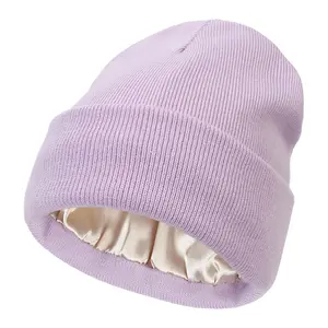 Gorros forrados de seda para mujer adulta de nuevo diseño al por mayor, gorros cálidos de invierno tejidos para hombre y mujer, gorros forrados de satén