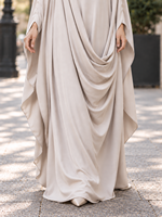 Robe longue modeste en tissu doux de qualité supérieure EVE105 avec manches cape surdimensionnées et drapé frontal élégant en cascade, couleurs personnalisées