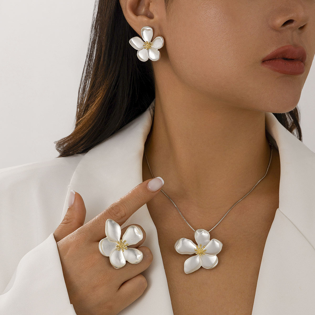 Trendy Design Metal Flower Necklace/Earrings/Rings Set for Women Elegant  Ladies Party Fashion Jewelry Accessories Set Gifts Girl