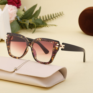Lunettes de soleil carrées de style européen pour hommes, monture noire, lentille en PC, protection UV400, pare-soleil de classe 2, Gl Lh048 - Product Image 4