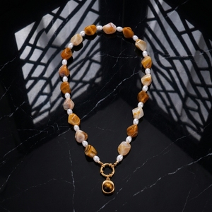 <span class=keywords><strong>Collana</strong></span> Girocollo Vintage <span class=keywords><strong>con</strong></span> Perle <span class=keywords><strong>di</strong></span> Turchese e Conchiglie Naturali Placcata Oro 18K, Chiusura a T in Acciaio Inossidabile, Stile Bohemien - Product Image 2