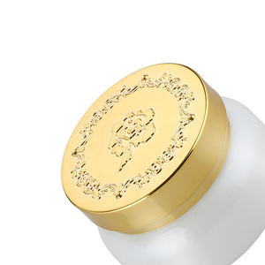 Envase cosmético dorado de último estilo 30g 50g Tarro de cristal de crema facial con tapa dorada en relieve - Product Image 2