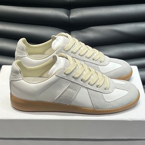 Sneakers retrò tedesche con lacci e blocchi di colore, classiche basse in pelle bovina per uomo e donna - Product Image 2