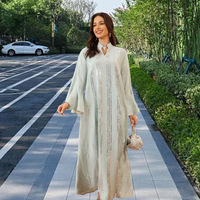 Robe longue décontractée ethnique brodée à manches évasées, col montant et bordure de sequins rayée pour l'automne