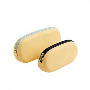 Organisateur de voyage de luxe en silicone, trousse de maquillage rectangulaire en caoutchouc de silicone avec fermeture éclair - Product Image 1