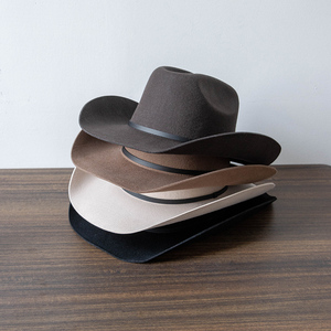 Chapeau de <span class=keywords><strong>cowboy</strong></span> en feutre de laine 100% avec <span class=keywords><strong>ficelle</strong></span> attachée Chapeau en feutre unisexe à large bord OEM personnalisé disponible - Product Image 2