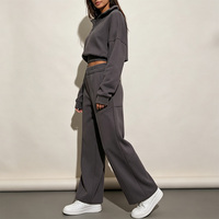 Ensemble de survêtement personnalisé à double couche pour femme, avec broderie appliquée, comprenant un sweat à capuche court zippé et un pantalon de survêtement