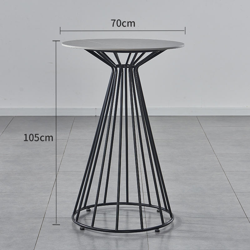 Table ronde: diamètre 70cm hauteur 105cm
