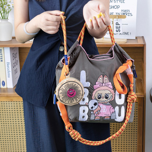 Bolso Colgante Pequeño de Nylon con Estampado Animal, Bordado, Abierto, Portátil, Casual, Impermeable, para Guardar Llaves y Auriculares, Novedad de Verano - Product Image 3