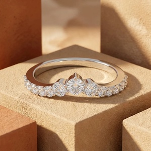Bague Couronne Pavée de Diamants - Or 9k, 14k, 18k - Product Image 1