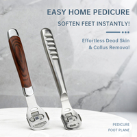 Râpe et éplucheur à pieds en acier inoxydable à manche long, directement de l'usine, durable et portable, pour éliminer les callosités et peaux mortes – Design tendance