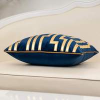 Housse de coussin en velours moderne européen, personnalisée, en cuir brodé, avec estampage doré, rayée, pour salon, canapé