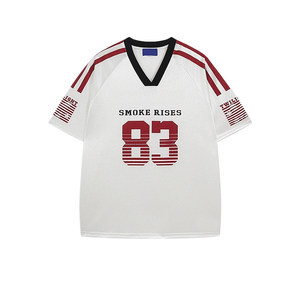 เสื้อยืดพิมพ์ลายทางสไตล์อเมริกัน ผ้าโพลีเอสเตอร์ 100% ระบายอากาศได้ดี สำหรับผู้ชาย ทรงวินเทจ โอเวอร์ไซส์ คู่รัก ใส่เล่นกีฬา คอวี - Product Image 2