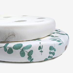 ผ้าปูที่นอนเด็กแบบรัดมุม <span class=keywords><strong>Pattex</strong></span> ลายใบไม้และขนนก พิมพ์ดิจิตอลตามสั่ง ป้องกันไฟฟ้าสถิต ผลิตจากผ้าฝ้าย 100% ขนาด 33x17 นิ้ว ใช้ได้ทุกฤดู - Product Image 2