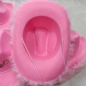 Sombrero de Vaquera con Plumas Rosas, Fieltro de Poliéster, Impresión de Logotipo Personalizada, Sombreros de Vaquero - Product Image 6