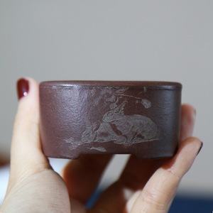 Maceta Miniatura de Zisha para Bonsái, Hecha a Mano con Diseño Grabado de Conejo, Macetas Pequeñas para Escritorio - Product Image 1