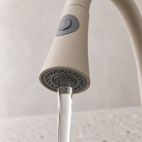 Robinet de cuisine moderne crème avec douchette extractible, modes bulles et jet, levier unique pivotant à 360° pour évier de cuisine et usage domestique
