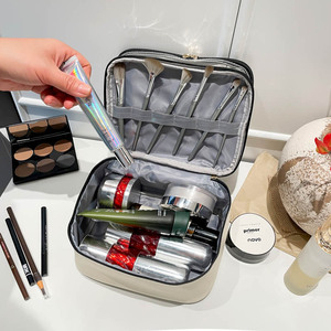 Bolsa de Maquillaje Ecológica Transparente de Material Reciclado con Ribete de Cuero Vegano - Product Image 4