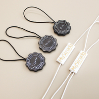 Cuerdas de plástico personalizadas al por mayor con logotipo para etiquetas colgantes de ropa, cordón de poliéster para sellado de prendas