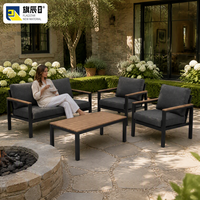 Ensemble de conversation pour patio 4 pièces, canapé et chaises en métal noir, table basse à lattes